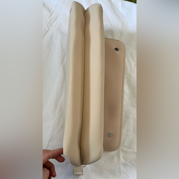 BAREFOOT CARIBOU Hair Tools Travel Bag and Heat Resistant Mat - Picture 9 of 9